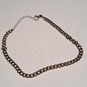 silver color chain necklace